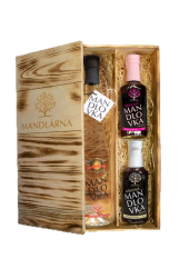 Set Mandlovka 0,5l 38% a Višňová mandlovka 0,2l 33% a Kávová Mandlovka 0,2l 25% Hustopečská mandlárna lihovina + Dárkové balení dřevěné